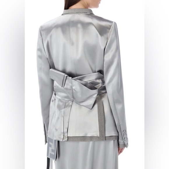 Fendi
Fendi Single-Breasted Knot-Detailed Blazer - Picture 2 of 5